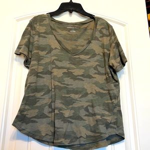 American Eagle V-neck camo top